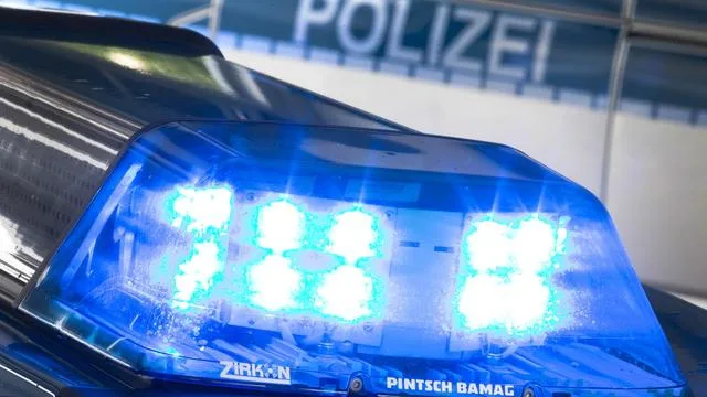 Streit: Jugendliche sperrt Mann nach Streit in Garage ein