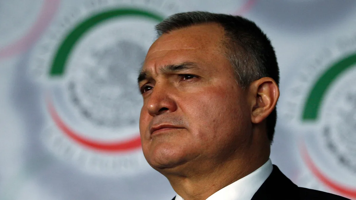 Jefe de la DEA afirma que EEUU continuará buscando activos de Genaro García Luna tras recuperación de 5.8 millones de dólares de México