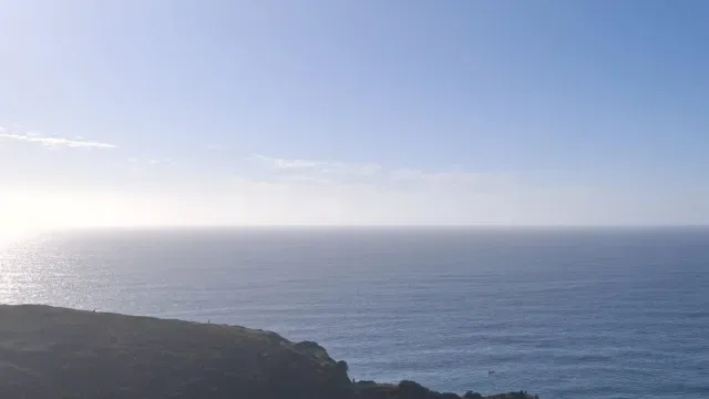 Suspensa busca por jovem desaparecido na praia da Ursa. Retomada amanhã