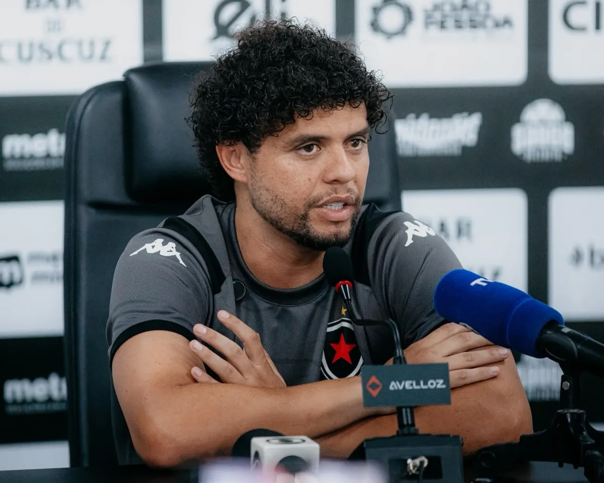 Victor Ferraz encerra invicto o 1° trabalho como técnico; relembre o início de outros ex-jogadores