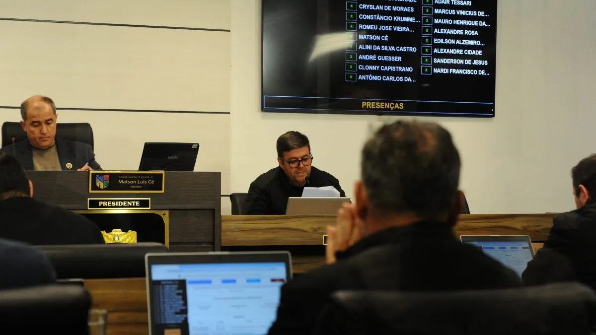 Justiça suspende votação de CPI do Lixo em São José após disputa na Câmara