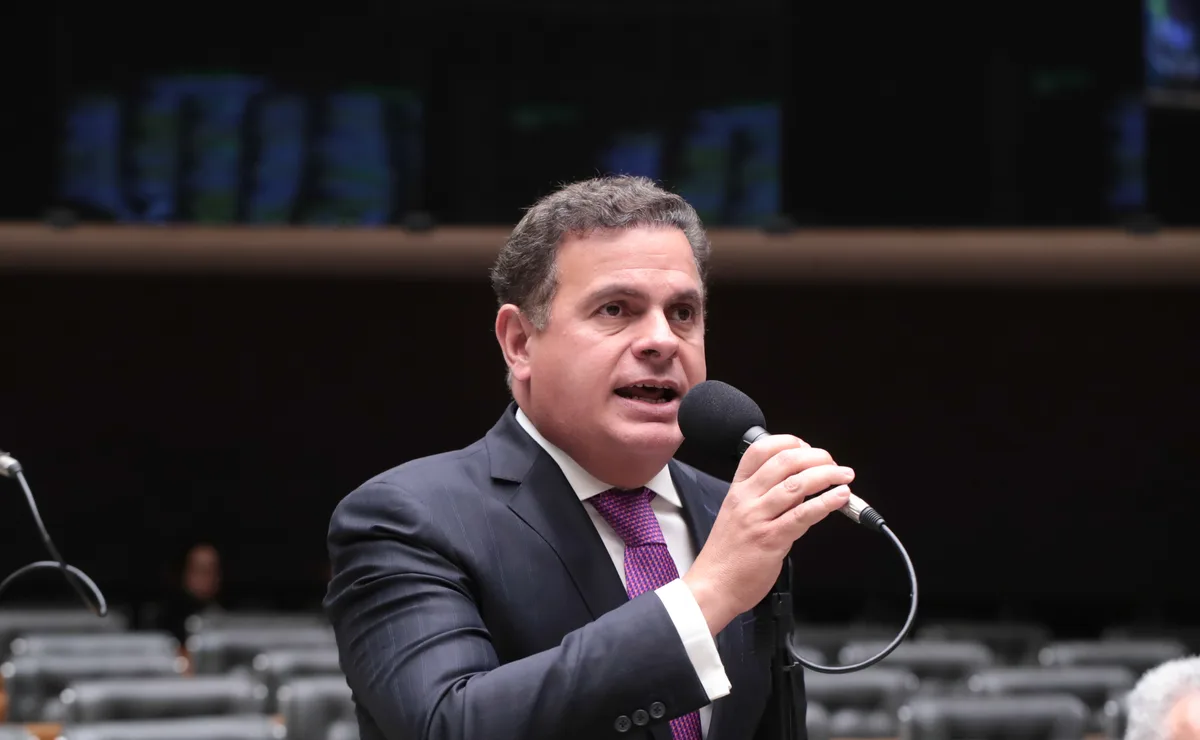 Deputado baiano que subiu em palanque petista não recebe doação do PL