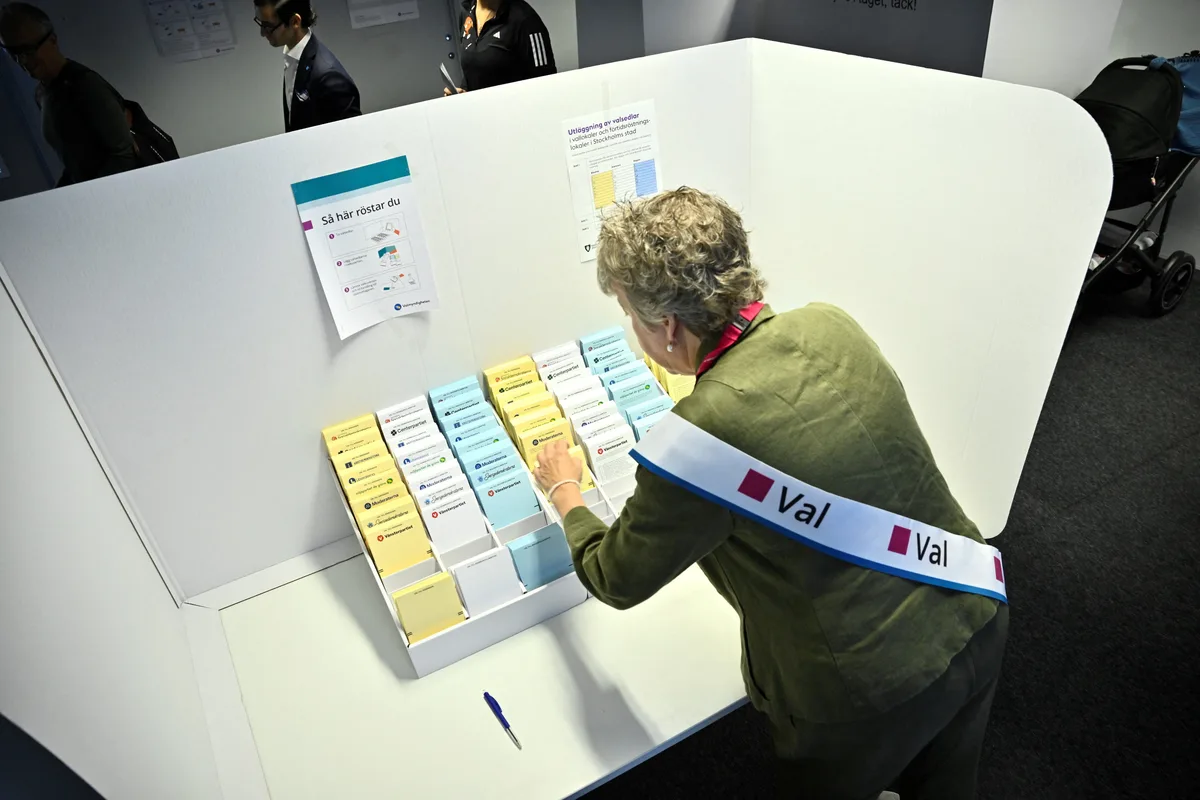 Sweden’s election tightens with 11 days to go, TV4 poll shows