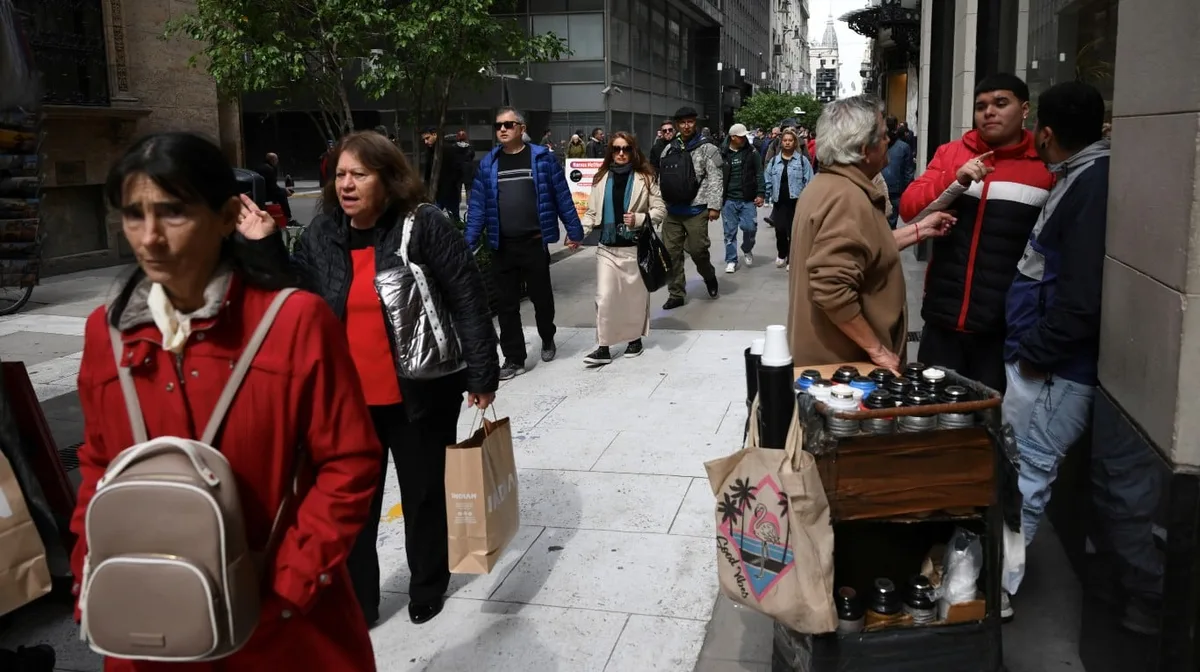 El consumo masivo volvió a caer en agosto y acumula nueve meses consecutivos en baja