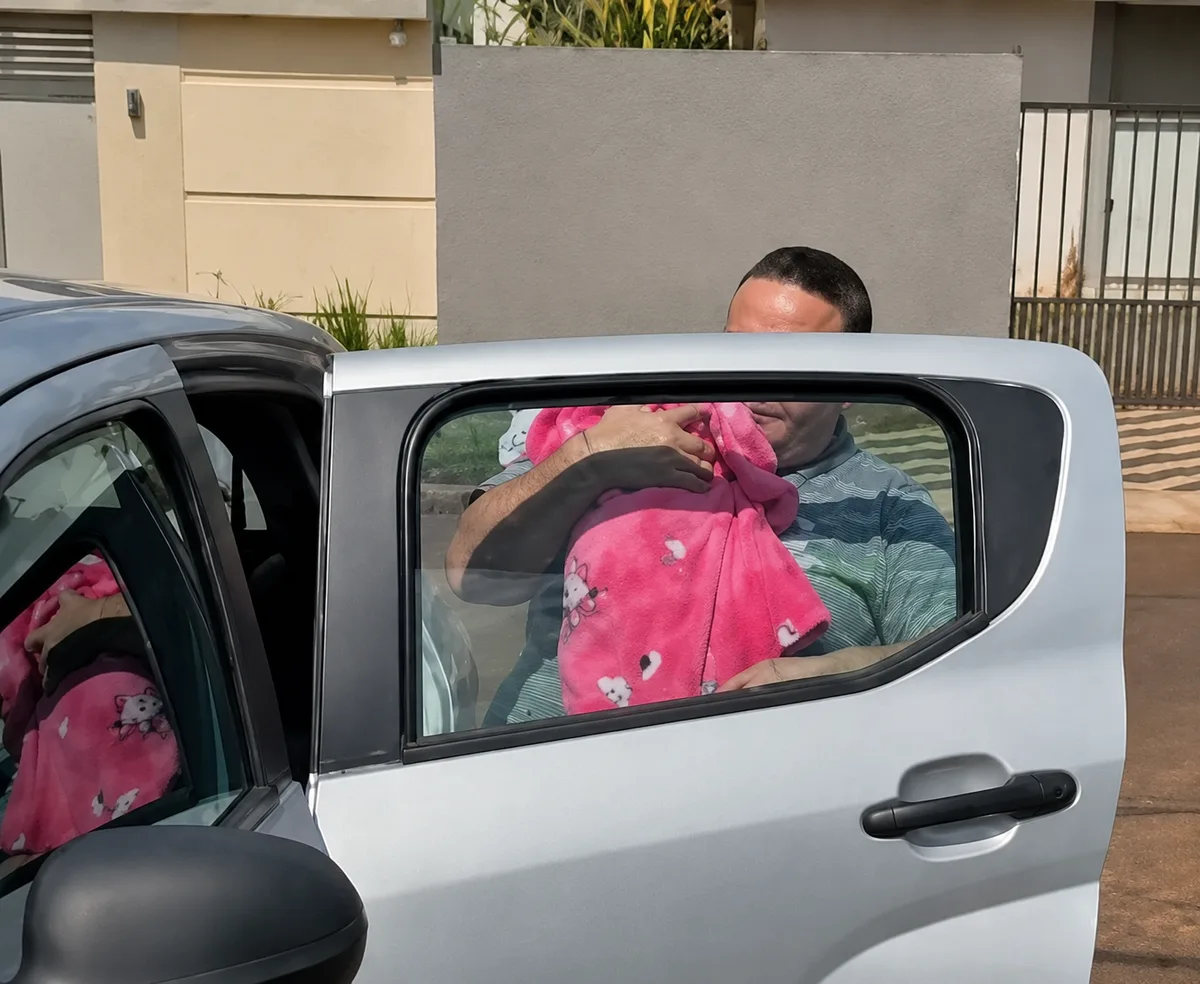 Polícia considera mãe inocente e devolve bebê sequestrada à família