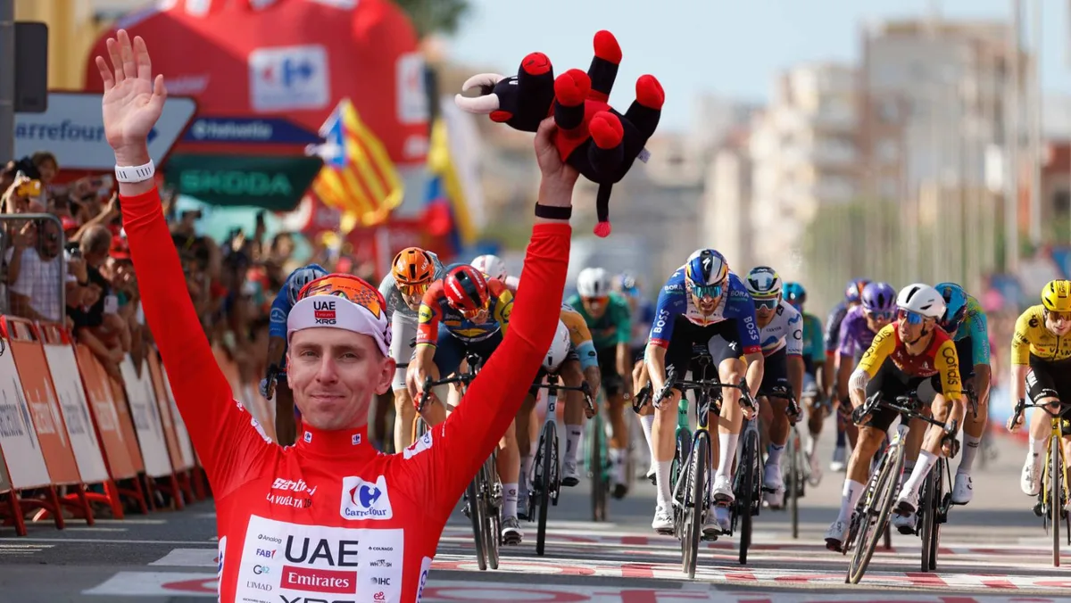 Videos: Así fue la caída de Tadej Pogačar en La Vuelta a España que le causó una conmoción cerebral