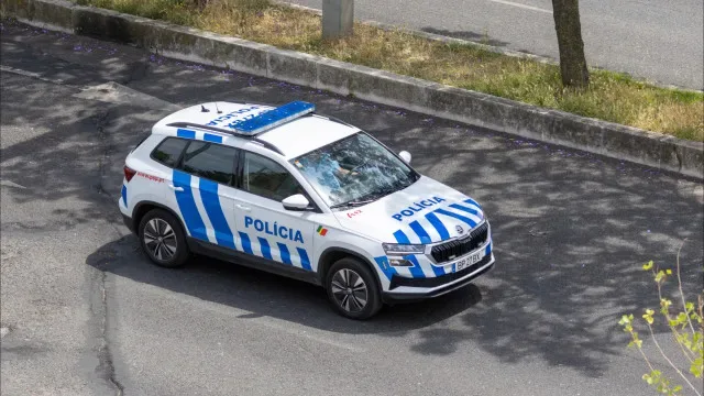 Homem de 53 anos agredia pais para obter dinheiro para droga. Foi detido