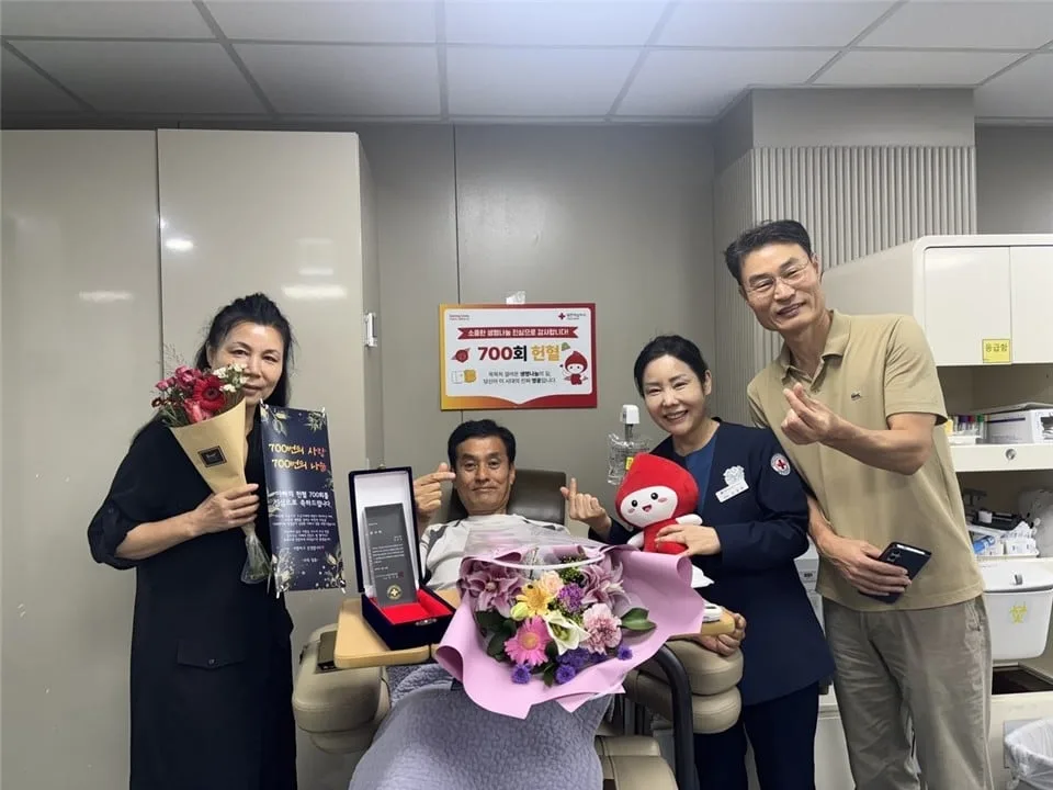 스무 살부터 헌혈… 45년간 700회 달성