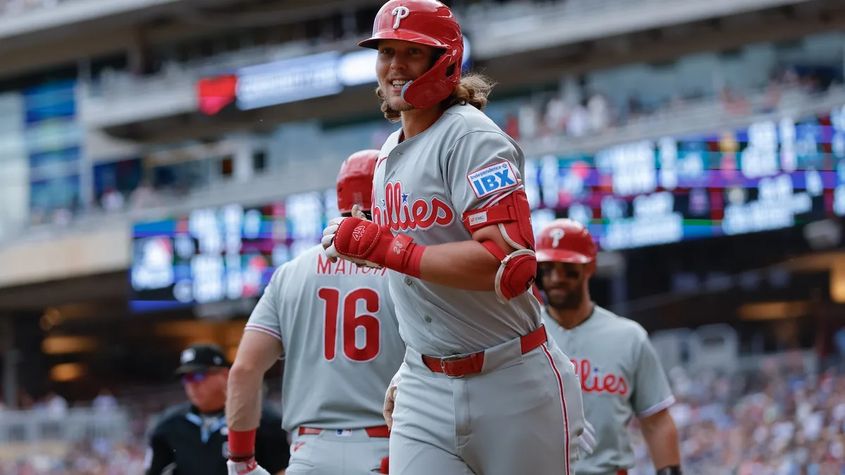 De La Cruz hits go-ahead single, Phillies overcome five-run deficit to beat Minnesota 7-5