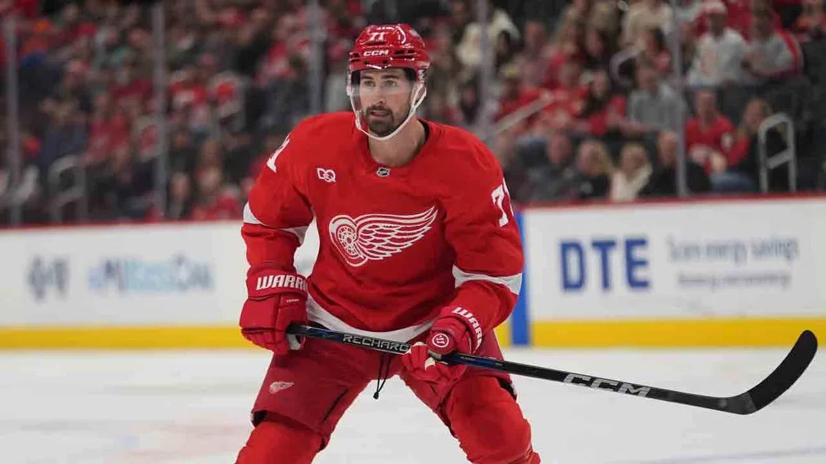‘We want Larkin’: Canadiens fans send message to Red Wings star