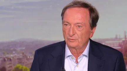 "La robotisation, le numérique, l'IA ne contribuent pas à notre modèle social alors qu'ils concurrencent le travail", déplore Michel-Edouard Leclerc, président des centres E.Leclerc
