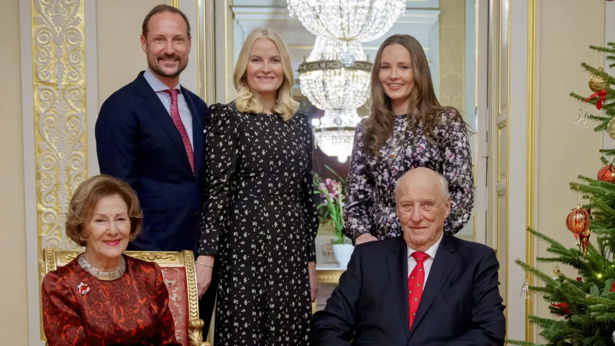 Haakon VIII acompaña a Mette-Marit al hospital después de jurar su cargo como rey de Noruega