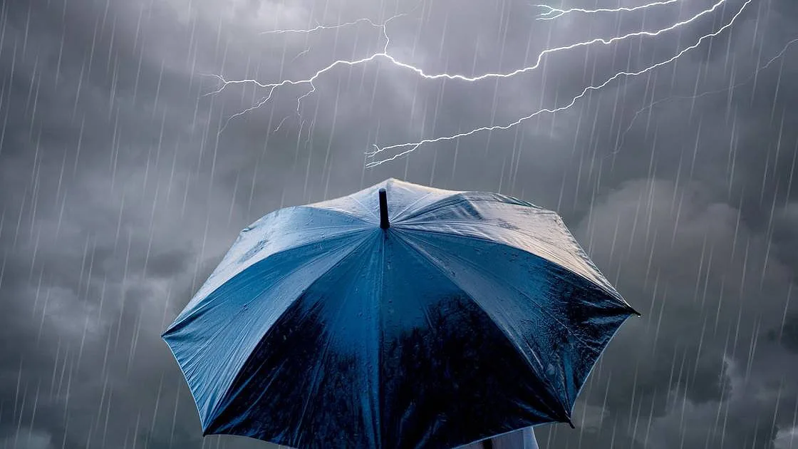 Oito distritos sob aviso amarelo devido às previsões de trovoada, vento e chuva fortes