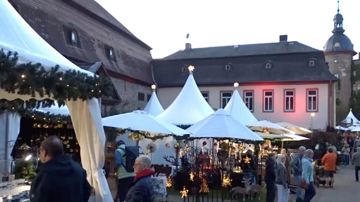 Glühwein im Herbst! - Erster Winterzauber-Markt eröffnet