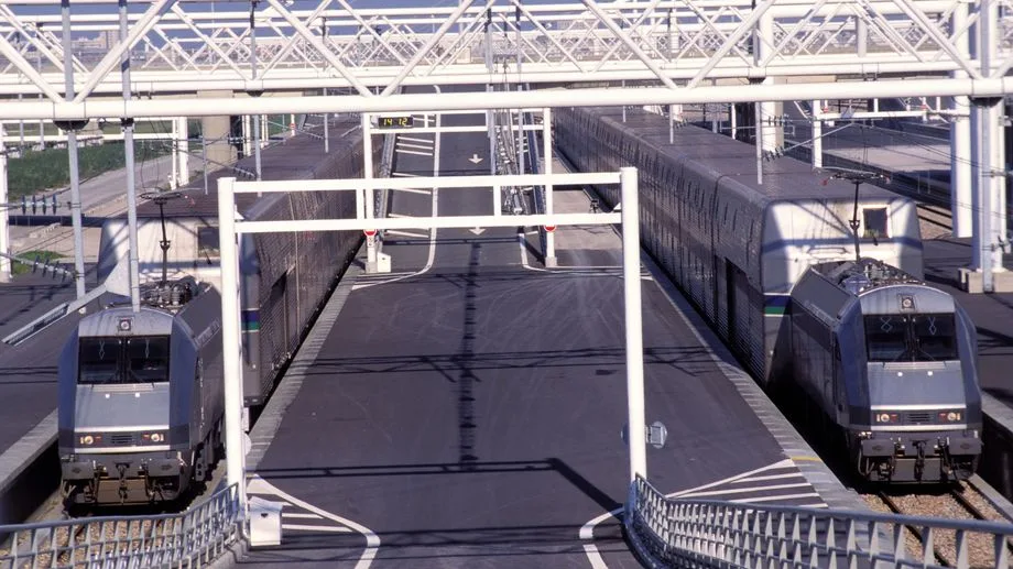 Tunnel sous la Manche : un accident de quai inédit dans une histoire jalonnée d’incidents et de pannes