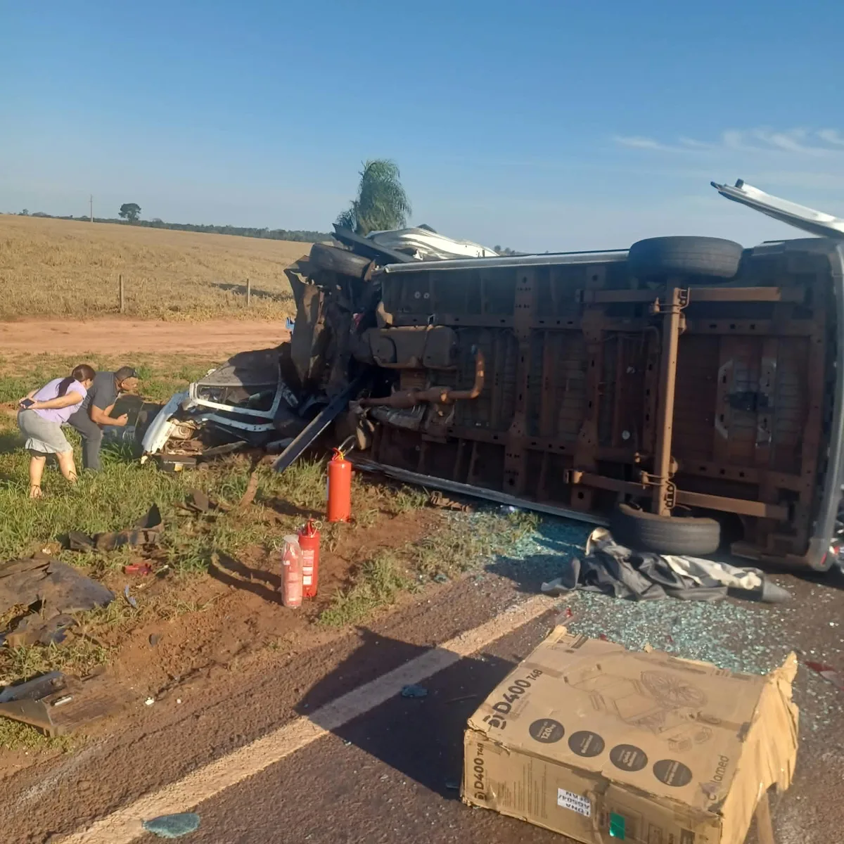 Acidente entre van da saúde e carro deixa cinco mortos na BR-163