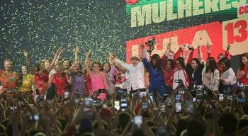 Justiça brasileira suspende propaganda de Lula sobre "currículo de Flávio Bolsonaro"