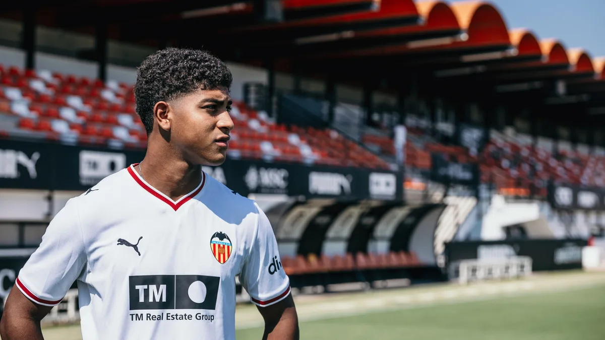 Valencia fichó al venezolano Román Davis, una promesa con experiencia mundialista