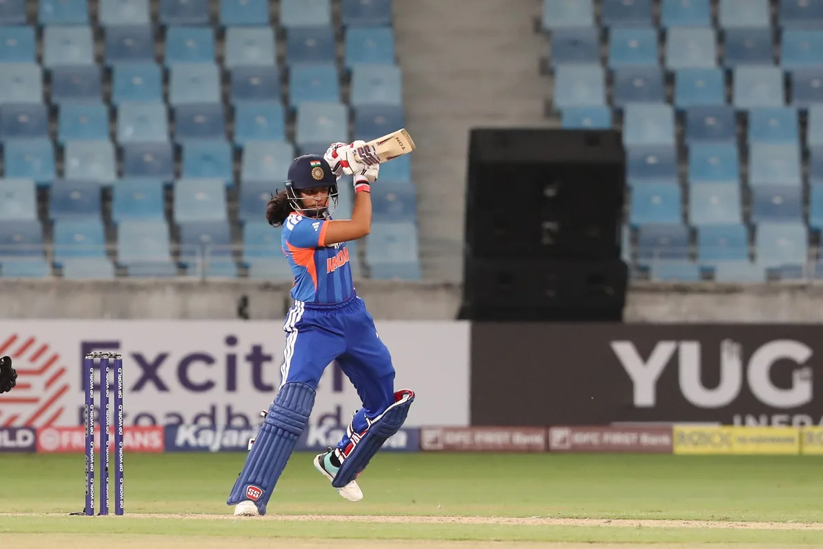 Hong Kong opt to bowl against unchanged India
