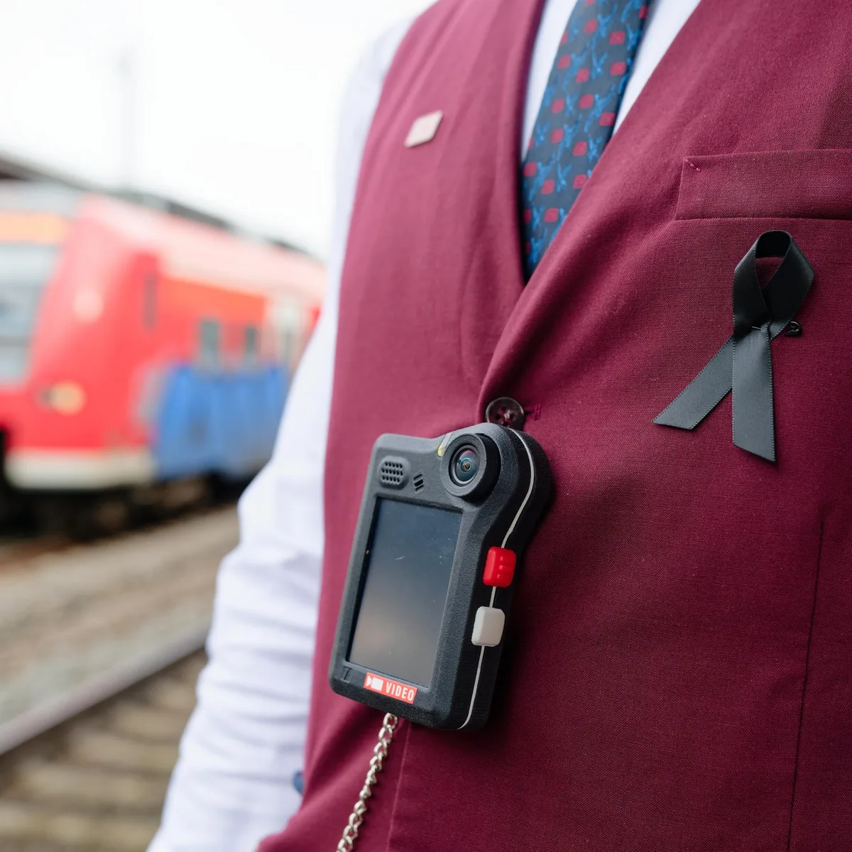 Angriffe auf Zugbegleiter - EVG droht mit bundesweiten Streiks im Regionalverkehr