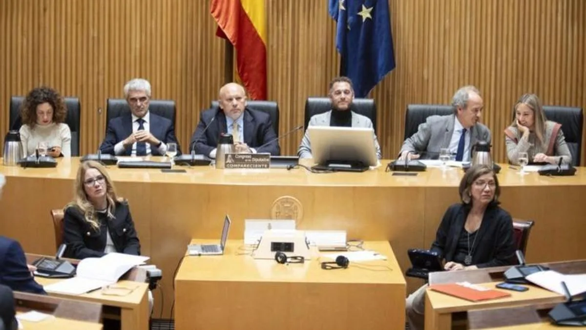 La Fiscalía se enreda en una investigación contra el PSOE que conduce a la guerra sucia de las cloacas del PP