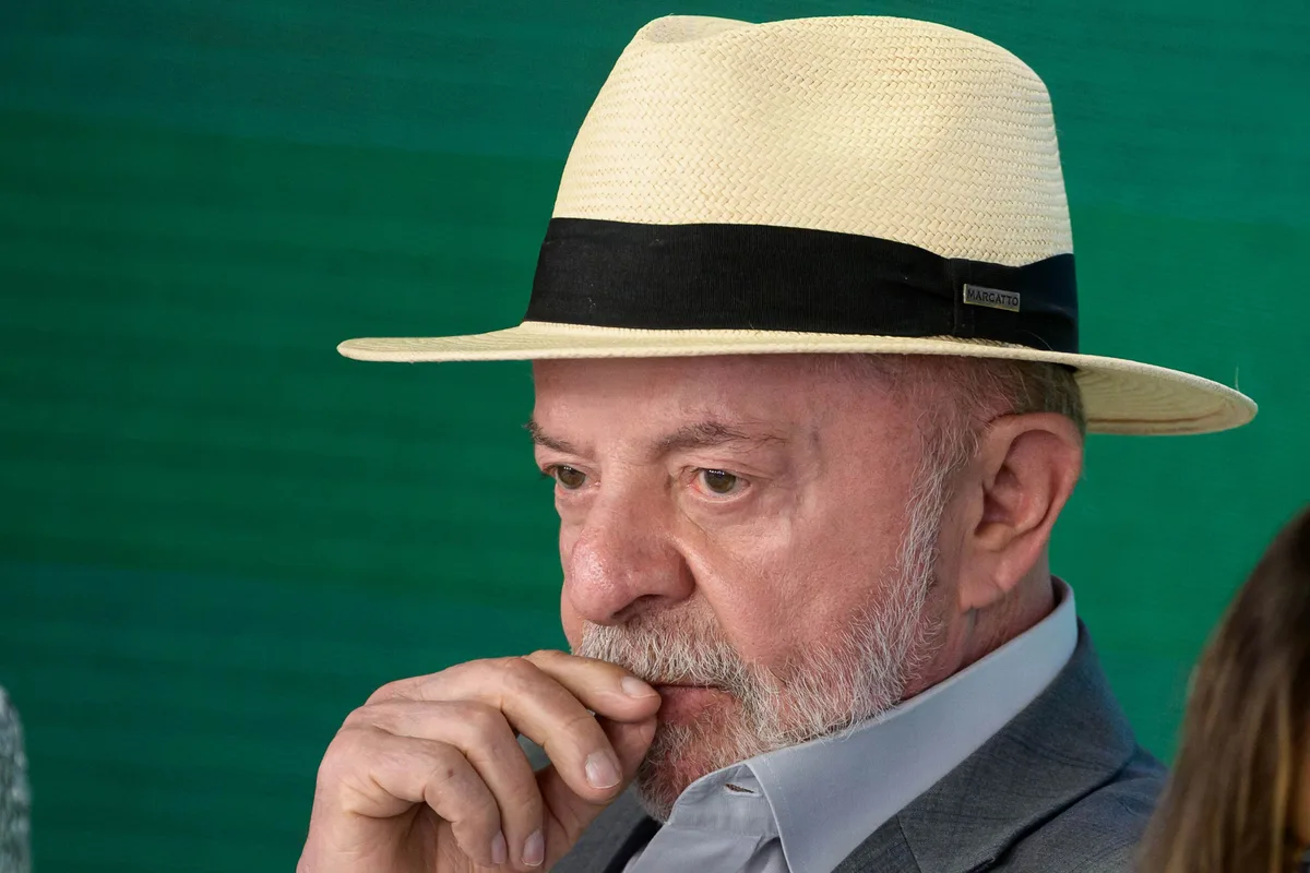 Campanha de Lula faz pesquisas para ajustar discurso sobre crise no STF