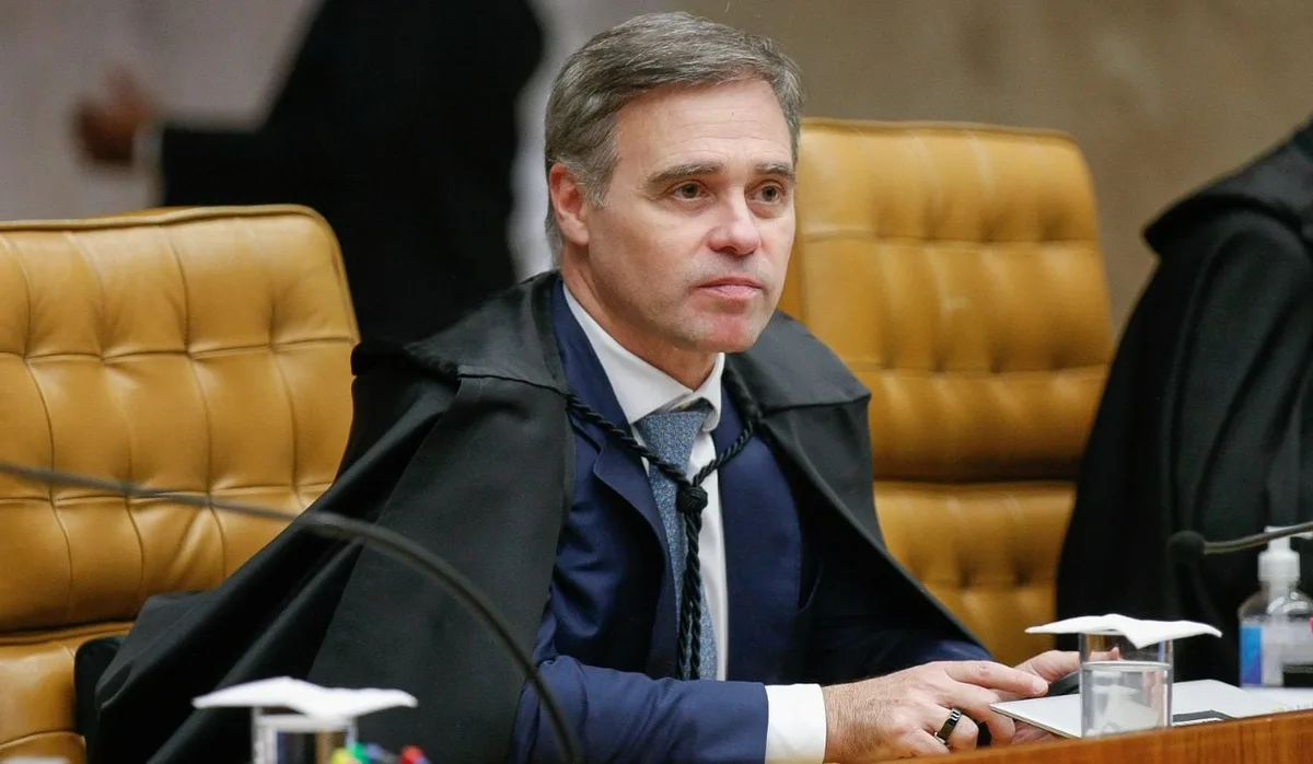Mendonça quer levar ao plenário diálogos atribuídos a Vorcaro e Moraes