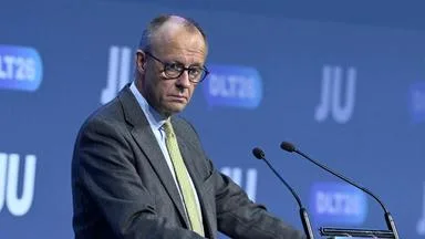 Merz betreibt Schadensbegrenzung