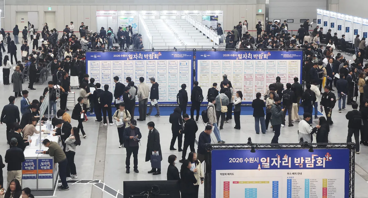 [속보] 9월 청년 취업자 수 47개월 연속 감소... 고용률은 29개월째 하락