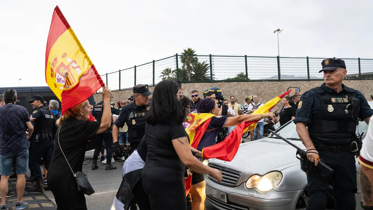 Un detenido y diez identificados por la agresión a una diputada en las inmediaciones del puerto de Ceuta