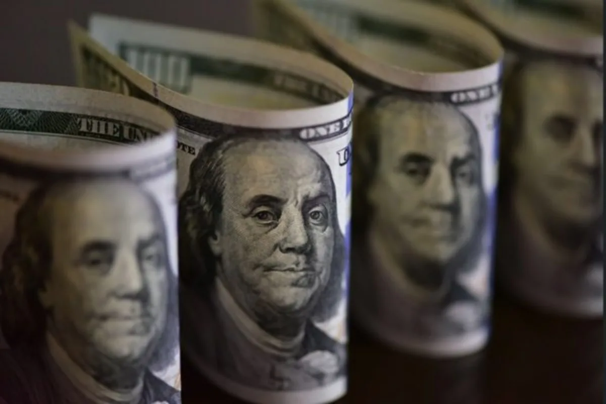 Dólar sobe com petróleo acima de US$ 90 e nova ameaça de Trump ao Irã