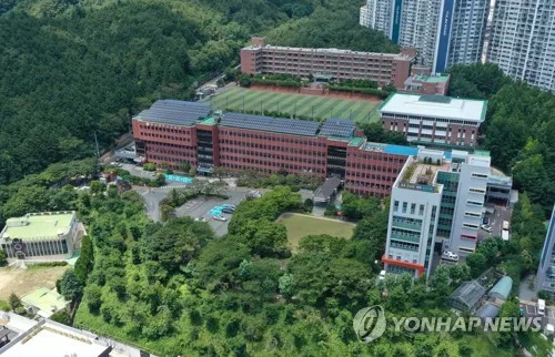 부산 모 고교 중간고사 문제 EBS 수능교재와 유사…재시험