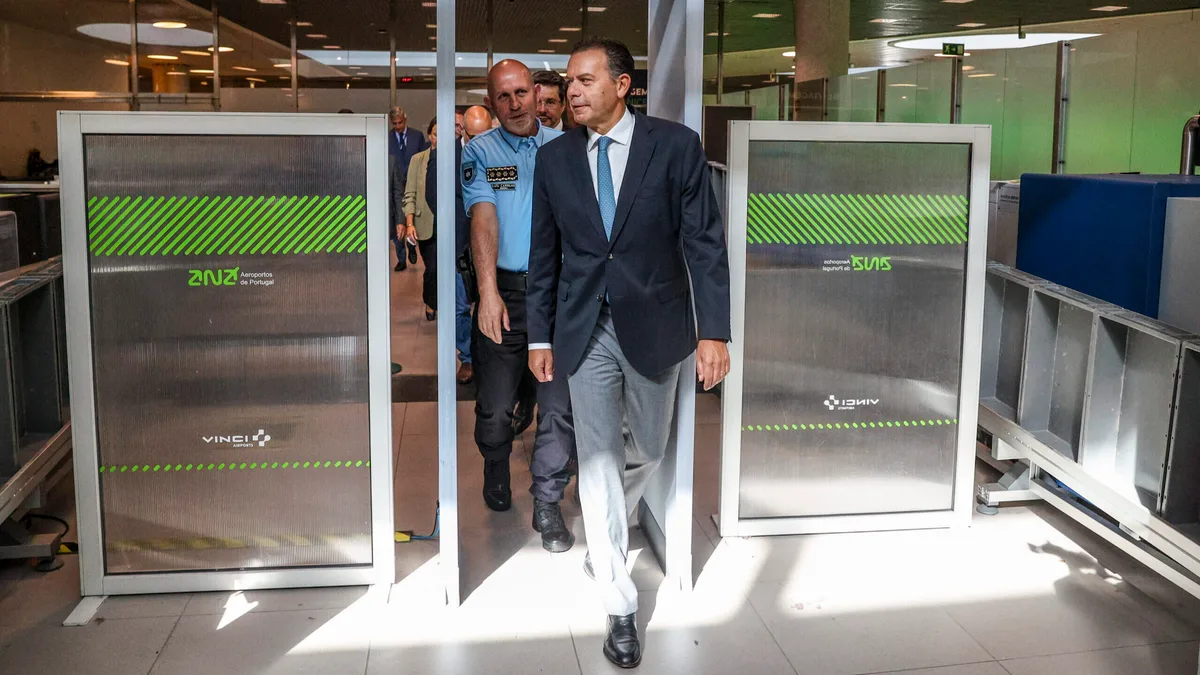 Recolha de dados biométricos a 100% no aeroporto de Lisboa retomada a 6 de setembro