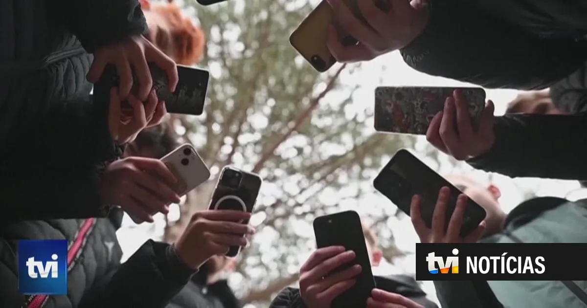 Bruxelas aperta regras sobre redes sociais e veda acesso a menores de 13 anos