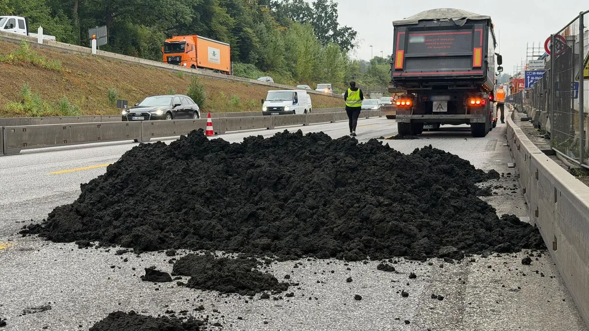 Hamburg: Fäkalien-Lkw verliert Klärschlamm auf der A7 und stinkt kilometerweit