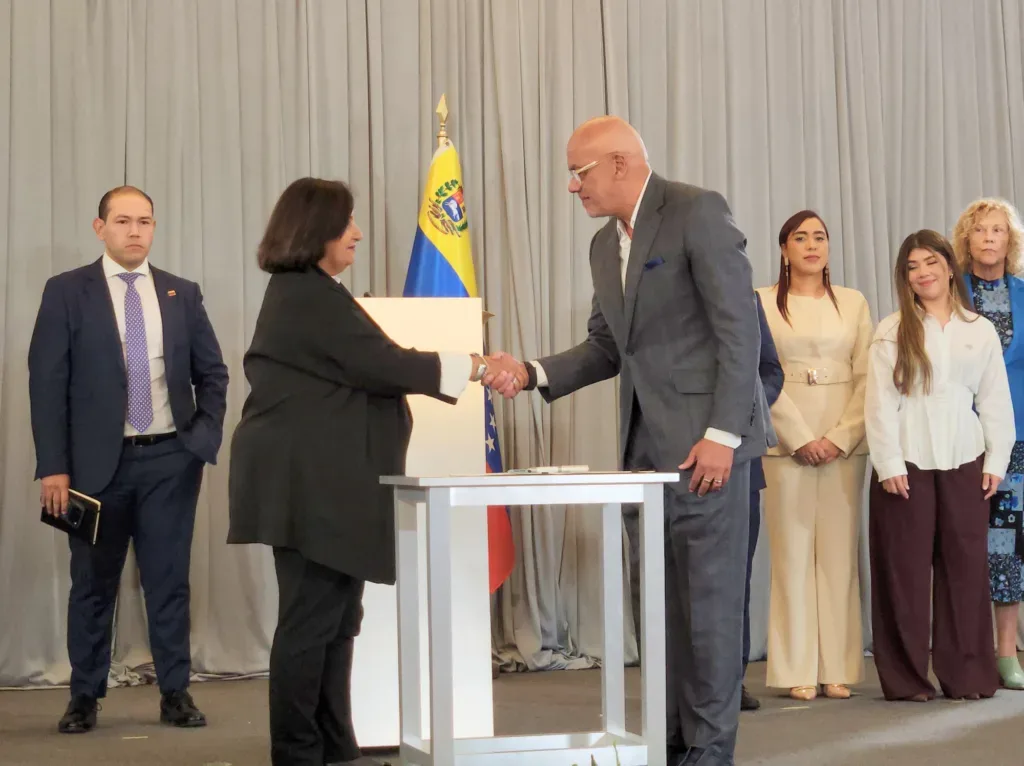 Governo e oposição chegam a acordos na Venezuela sobre reconstrução pós-terremoto, reforma do Judiciário e renovação do órgão eleitoral