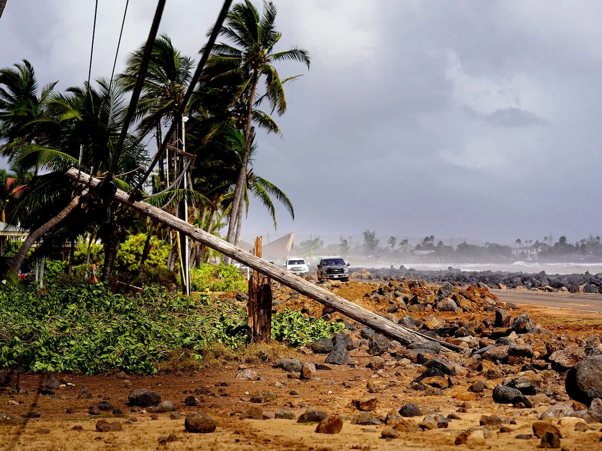 Hurricane Lowell knocks out a port in Hawaii that is one island’s main source for food and fuel