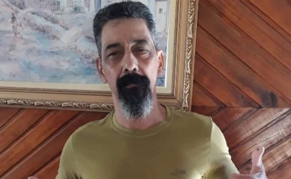 Homem é morto ao tentar salvar jovem de agressão e, 3 anos depois, viúva desabafa: “A pessoa continua solta”