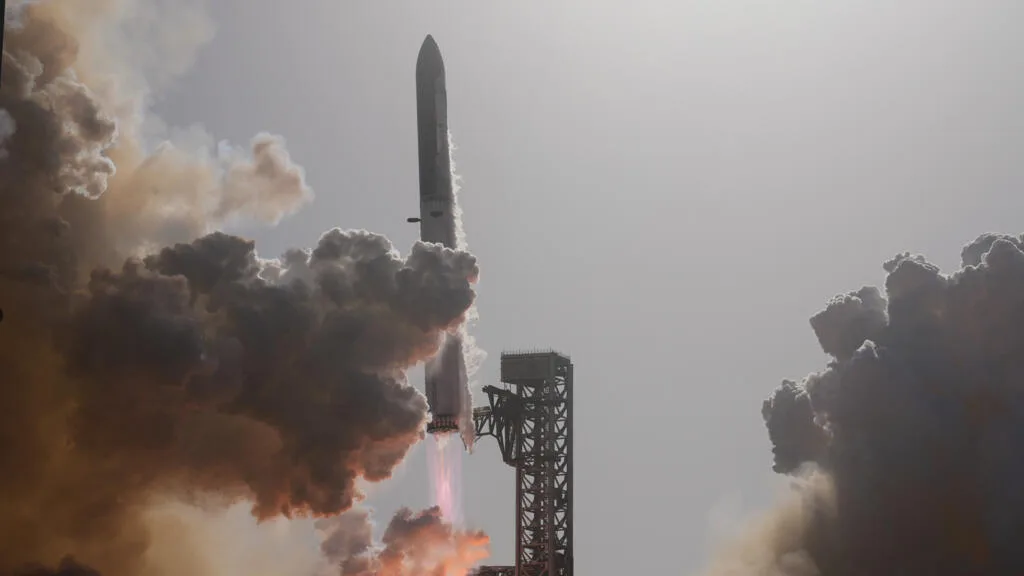 Musk projeta maior base espacial do mundo com investimento de US$ 100 bilhões e 30 voos por dia
