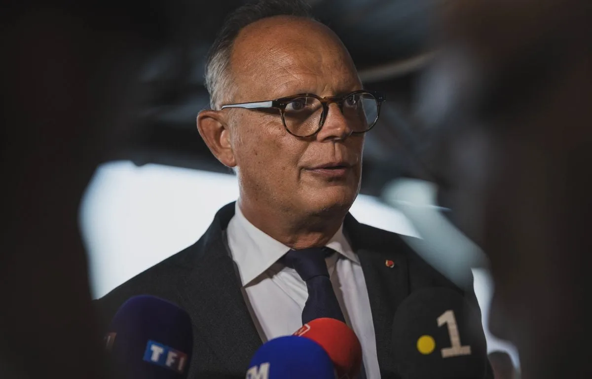 Présidentielle 2027 : Critiqué par Mélenchon, Philippe l’invite à constater la « crise migratoire » à Mayotte