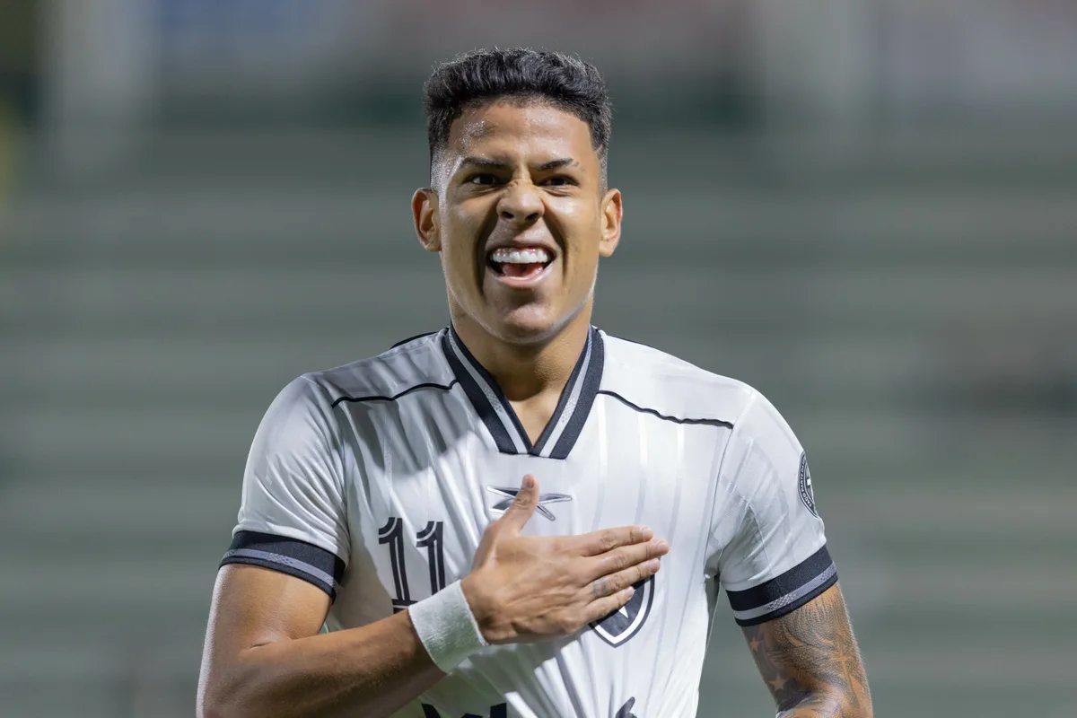 Matheus Martins se acerta com Dínamo Moscou e encaminha saída do Botafogo