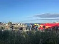 La Policía carga contra manifestantes en Ceuta tras quemar asentamientos de migrantes en la playa