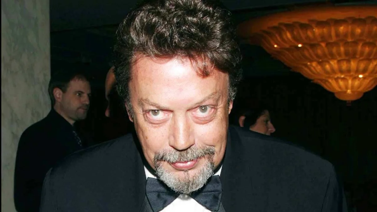 "J'ai été très déçu par la fin" : que pensait Tim Curry de Ça, la célèbre adaptation du roman de Stephen King sortie il y a 33 ans ?