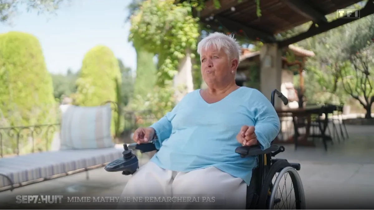 « Je ne remarcherai pas » : Mimie Mathy se livre sur sa nouvelle vie en fauteuil roulant
