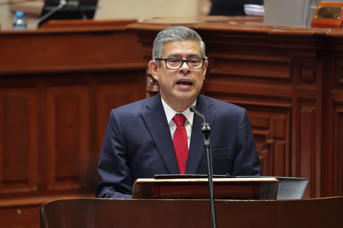 Rafael López Aliaga “no ha revisado bien la historia” y desconoce cómo funciona el Estado, afirma premier