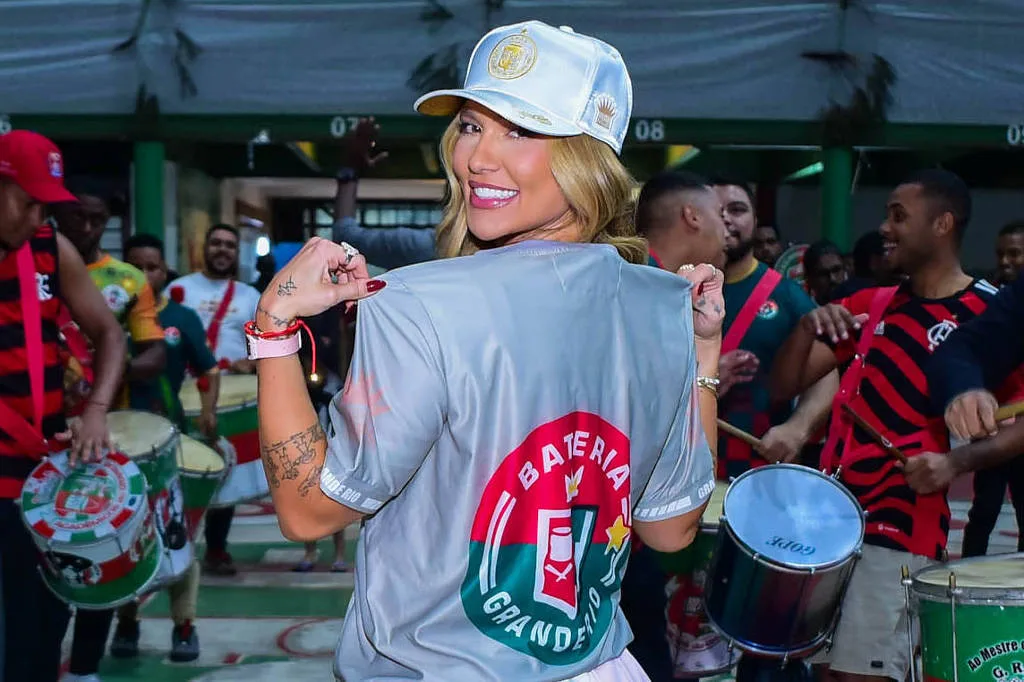 Virginia deixa posto de rainha de bateria da Grande Rio: 'Não sei fazer nada pela metade'