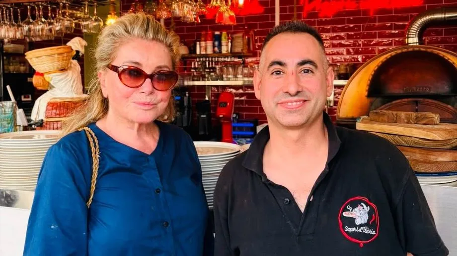 "On ne l'a pas reconnue tout de suite" : Catherine Deneuve s'attable dans un restaurant italien du sud de l'Eure