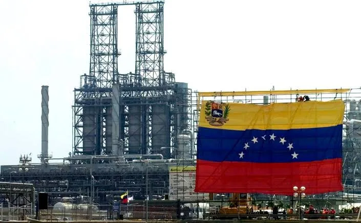 Constitucionalistas: Un gobierno democrático deberá revisar “con lupa” acuerdos petroleros con EEUU