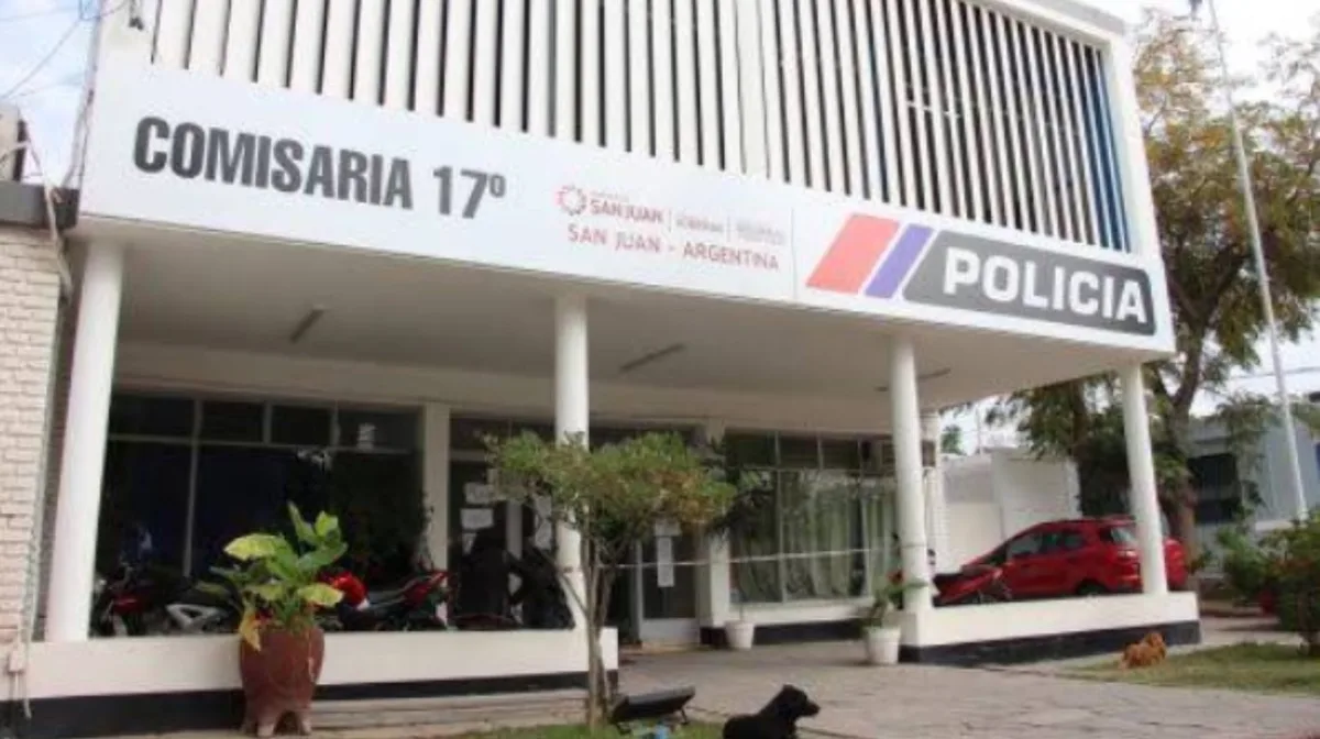 Detuvieron a un policía de San Juan acusado de robarle la tarjeta de crédito a un compañero para hacer compras