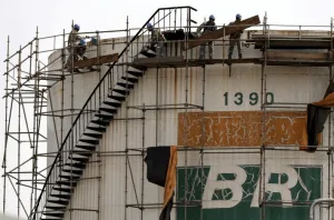 Petrobras (PETR4) anuncia reajuste de 13,9% para o preço do querosene de aviação
